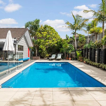 Villa With Pool In Browns Bay Оукланд Екстериор снимка