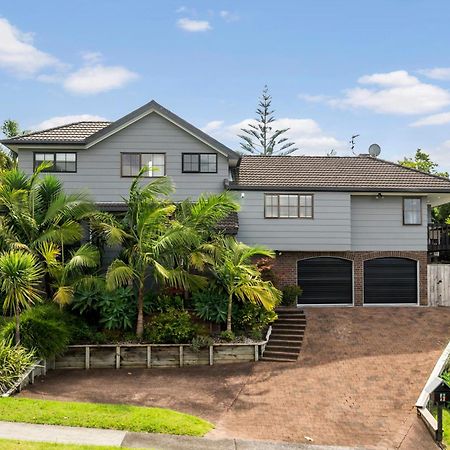 Villa With Pool In Browns Bay Оукланд Екстериор снимка