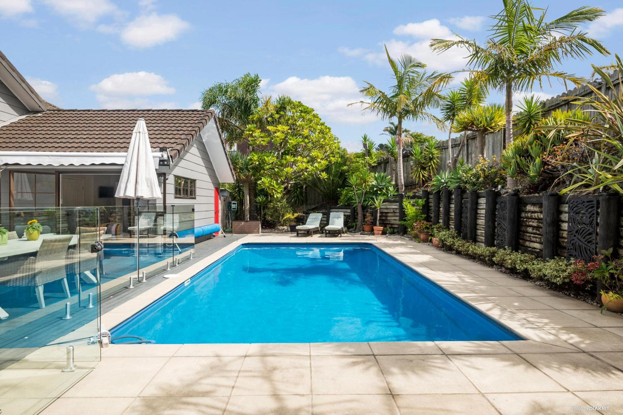 Villa With Pool In Browns Bay Оукланд Екстериор снимка