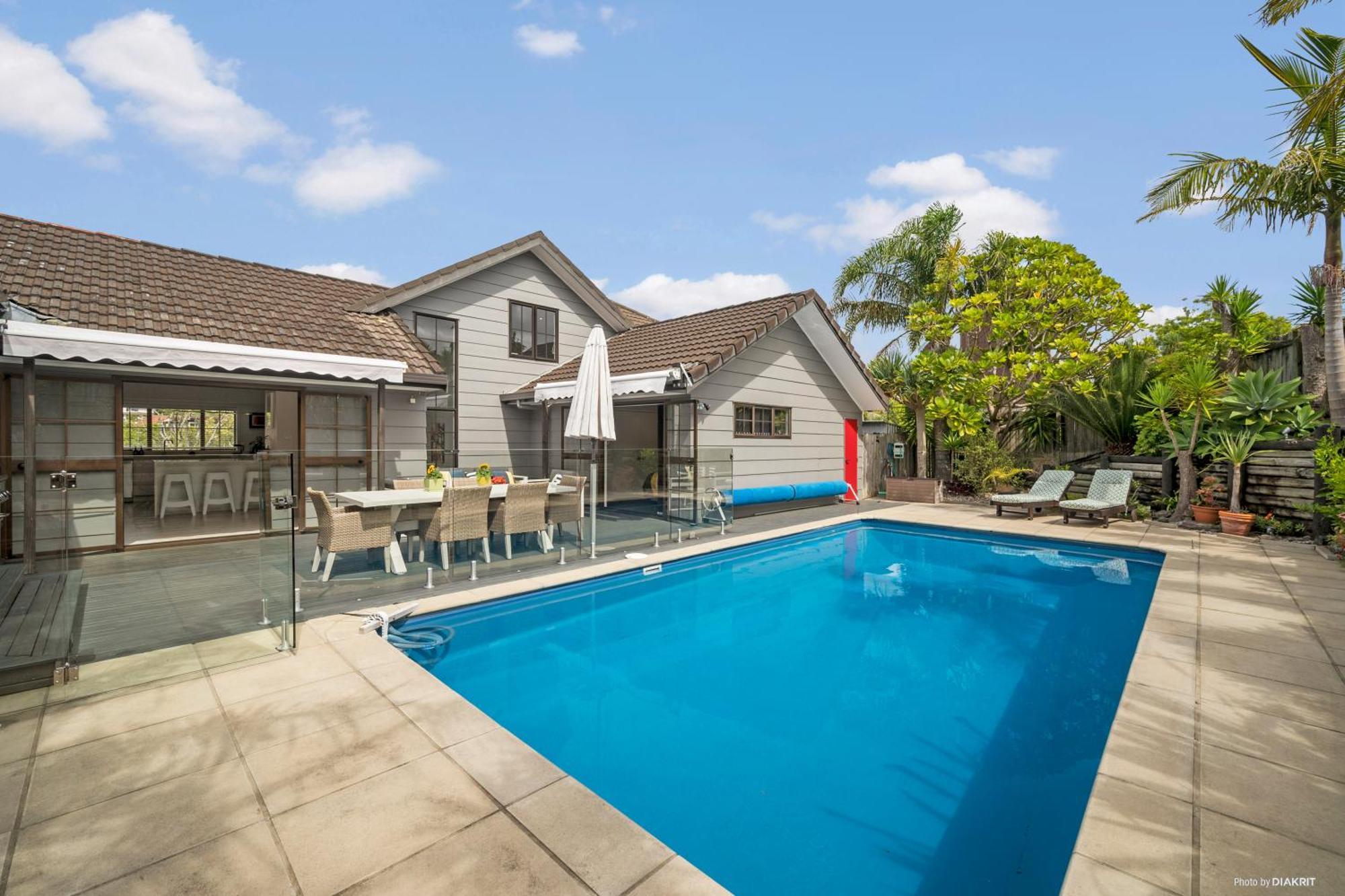 Villa With Pool In Browns Bay Оукланд Екстериор снимка